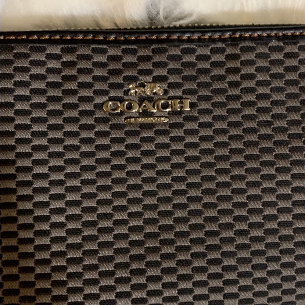 New Coach Wristlet - Picture 2 of 2